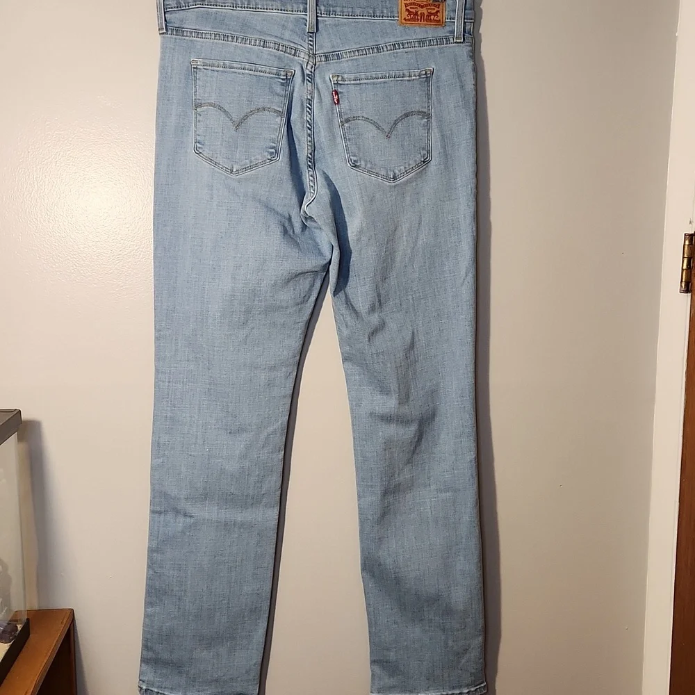 Levis Jeans - Picture 4 of 4